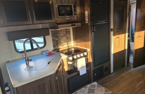 Suamico RV Rental | NFL Draft Glamping with Indoor Fireplace