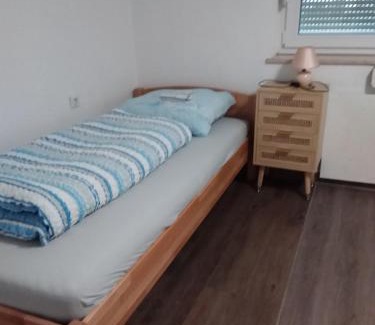 Neukirch Apartment | NGUYEN LE 3 Schlafzimmer, 7 Bette,Dusche, 2 WC , Küche ab 2 Übernachtungen