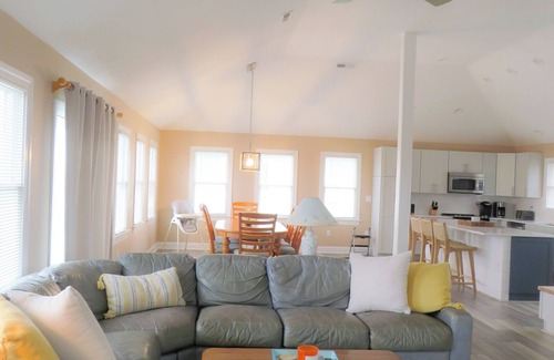 Nags Head House | NH4912 Modern, Community Pool, Quick walk to beach! Hot tub!