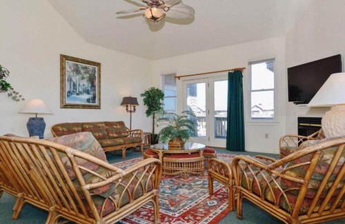 Nags Head House | NH763 THE LION'S DEN