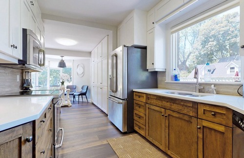 Niagara Falls Ski Chalet | Niagara Chalet with pool (Strictly NO PARTY)