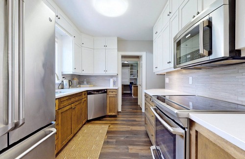 Niagara Falls Ski Chalet | Niagara Chalet with pool (Strictly NO PARTY)