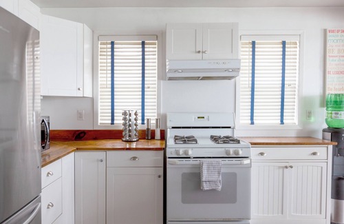 Wainfleet House | Niagara Dreamhouse on the lake with Private Beach! Family & Friends Vacation.