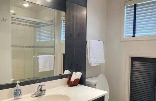 Wainfleet House | Niagara Dreamhouse on the Lake-Private Beach