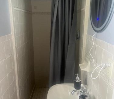 Niagara Falls Hotel | Niagara Falls 1-Bedroom Suite #2
