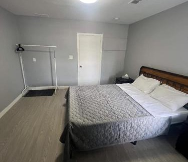 Niagara Falls Hotel | Niagara Falls 2-Bedroom Suite #25