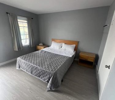Niagara Falls Hotel | Niagara Falls 2-Bedroom Suite #25