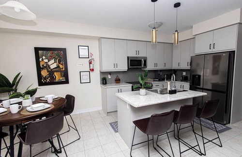 Welland House | Niagara Falls Area Hidden Gem-Luxury, Cozy Canal-Side Home, Niagara Area's Hidden Gem- JNShortstay