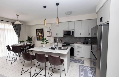 Welland House | Niagara Falls Area Hidden Gem-Luxury, Cozy Canal-Side Home, Niagara Area's Hidden Gem- JNShortstay