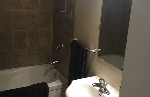 Niagara Falls Apartment | Niagara Falls Canada! Good friends or family vacation!