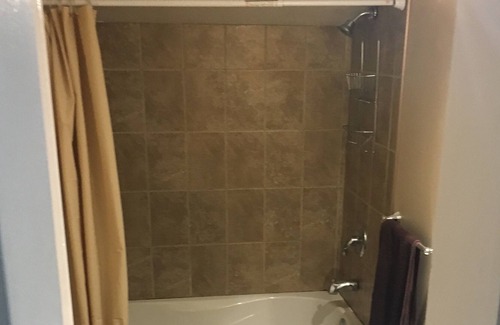 Niagara Falls Apartment | Niagara Falls Canada! Good friends or family vacation!