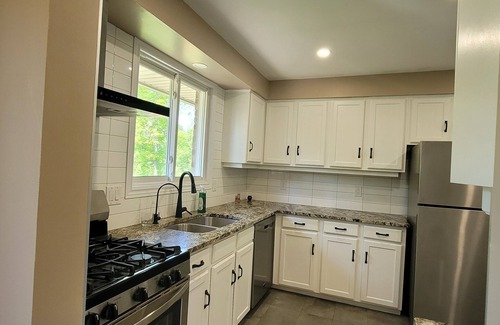 Chippawa Bed & Breakfast | Niagara falls Luxury Villa- Hottub, Pool, Water View, breakfast