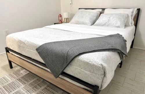 Thorold House | Niagara Family Getaway - Wi-Fi