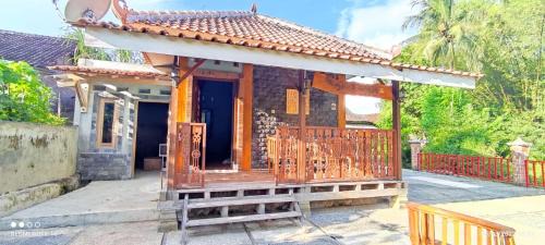 Borobudur House | Niagara Homestay