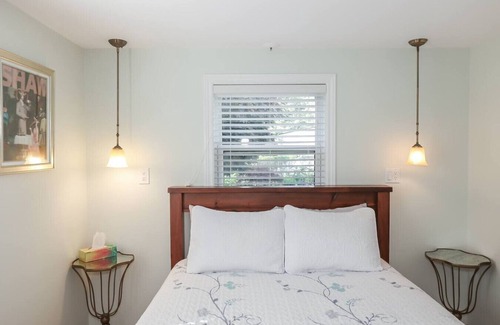 Historic Old Town Bed & Breakfast | Niagara-on-the-Lake William Shakespeare!