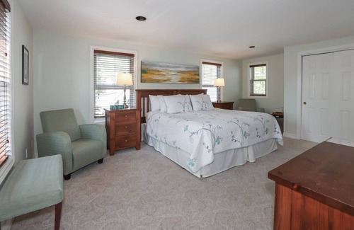 Historic Old Town Bed & Breakfast | Niagara-on-the-Lake Bernard Shaw Room!