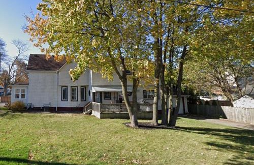 Niagara Falls House | Niagara Sky Line 6 Bedroom Villa - Walk to the Falls & Free Breakfast Delivered Daily