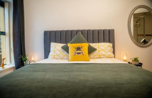 Newcastle Apartment | NIapartments Coastal retreat with Mountain views