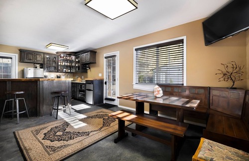 Chico House | Nice 1200 square foot house with private yard in enchanting downtown Chico