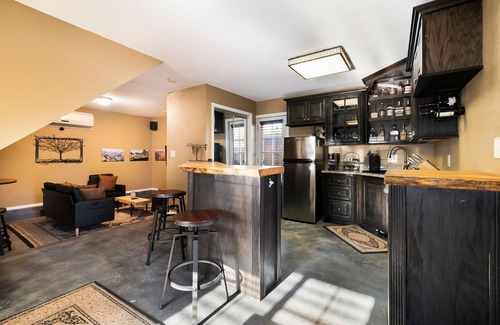 Chico House | Nice 1200 square foot house with private yard in enchanting downtown Chico