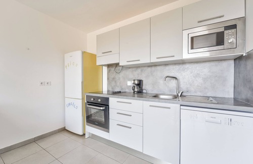 Nice Apartment | Nice 1BR Flat with garden and private parking