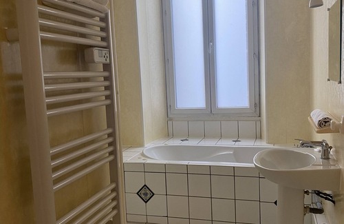 Quartier Hyper-Centre Apartment | Nice 2 bedroom apartment with hot tub Grenoble center aigle