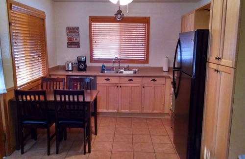 Greer Cabin | Nice 2 bedroom cabin in the heart of Greer.
