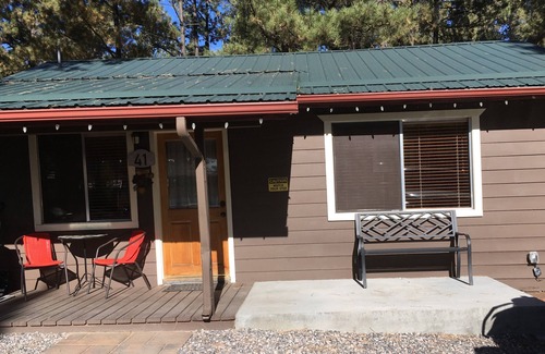Greer Cabin | Nice 2 bedroom cabin in the heart of Greer.