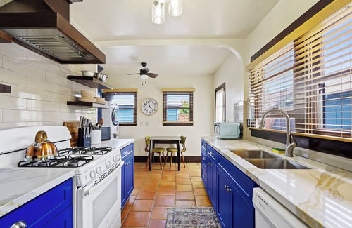 Eastside House | Nice 2-bedroom house with AC in Long Beach