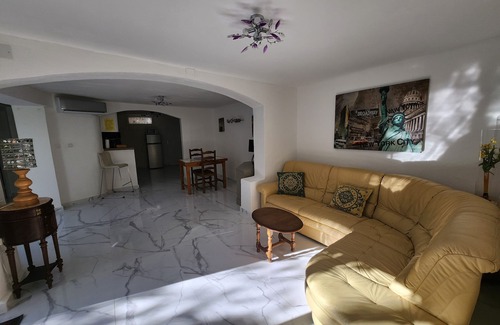 Plage de la Garonnette Apartment | Nice 2 rooms Golf de Saint Tropez 150 m from the sea, 900 m from the sandy beach