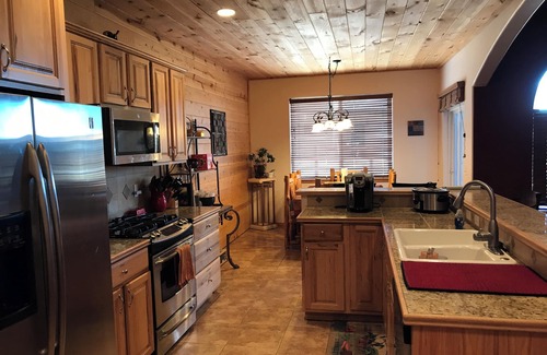 Pagosa Springs Cabin | NICE! 2250 SF VIEWS & LOCATION GAS FRPLCE PAC MAN HOTTUB CORNHOLE HORSESHOES