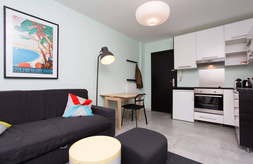 Antibes Apartment | Nice 2P renovated, small terrace, air conditioning, 300m beach