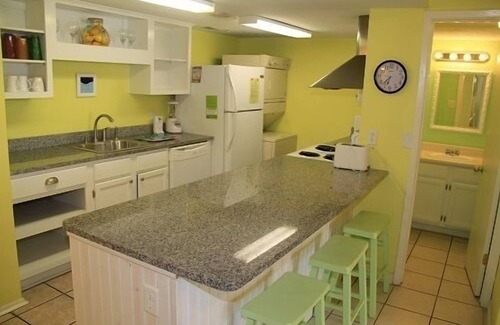 Orange Beach Condo | Nice 3 bedroom 2 b.5 bath townhouse style condo in Sugar Beach. This condo overlooks the center pool. 3 BR 2 BA Condo SB328