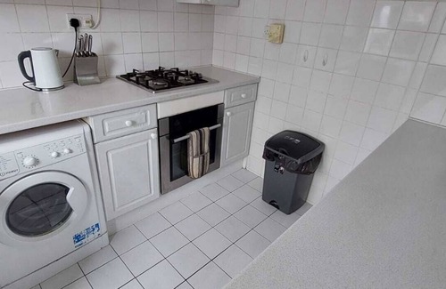 Abbey House | Nice 3 Bedroom 2 Bathroom House - Wimbledon - 22 mins to Central London