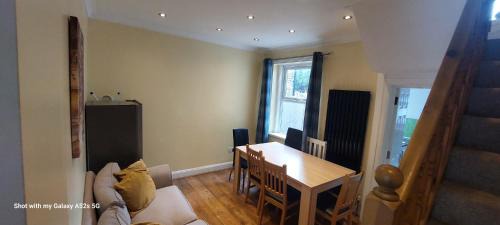 Higham Hill Apartment | Nice 3 Bedroom House - Walthamstow