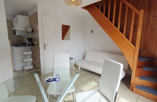 Saint-Jouan-des-Guerets Apartment | Nice apartment for 4 guests with WIFI, pool, TV, terrace and parking