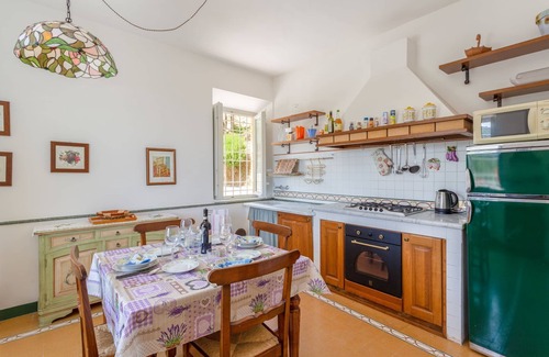Lucca Villa | Nice apartment in villa with WIFI, pool, TV, patio, pets allowed and panoramic view, close to Lu.