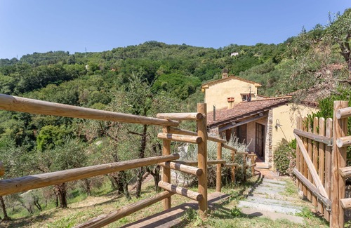 Lucca Villa | Nice apartment in villa with WIFI, pool, TV, patio, pets allowed and panoramic view, close to Lu.