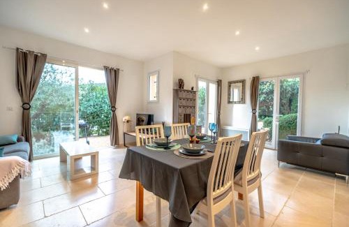 Preconil Villa | Nice air-conditioned house with flower garden