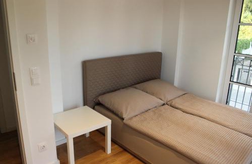 Solln Apartment | Nice and big Apartment for up to 10 people in a very good Location of Munich! Good for Oktoberfest!