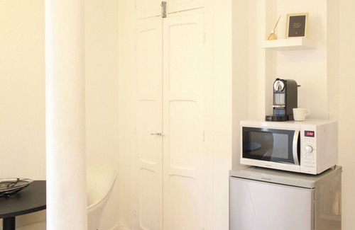 Bercy Apartment | Nice And Comfortable Studio Apartment