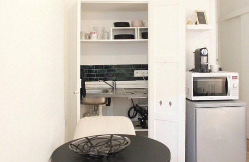 Bercy Apartment | Nice And Comfortable Studio Apartment