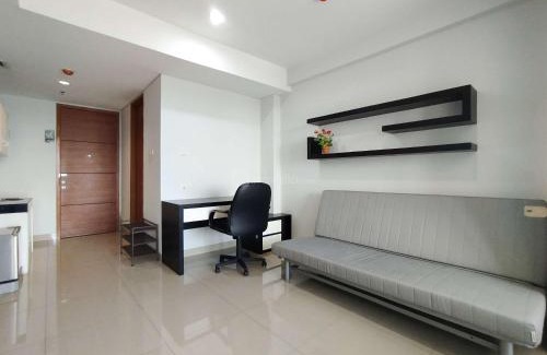 Dago Apartment | Nice and Comfy 1BR at Dago Suites Apartment By Travelio