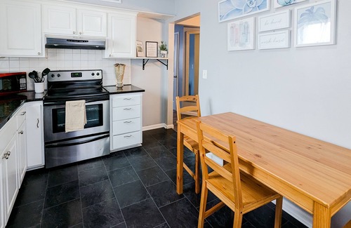 Overland Park House | Nice and cozy duplex close to everything in KC!