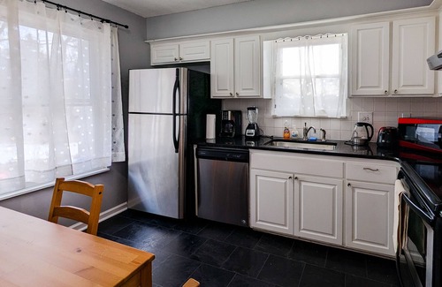 Overland Park House | Nice and cozy duplex close to everything in KC!