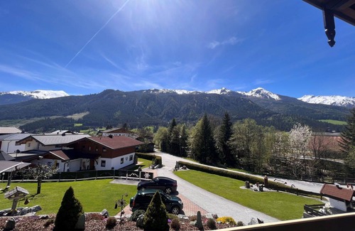 Muhlbach im Pinzgau Apartment | Nice apartment for 8 people with WIFI, TV, terrace, pets allowed and panoramic view