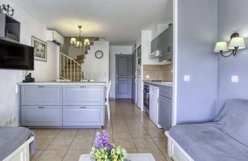 Six-Fours-les-Plages Apartment | Nice apartment for 6 people with WIFI, pool, A/C, TV, terrace and pets allowed
