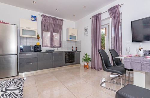 Sibenik Apartment | Nice apartment in Dubrava kod Sibenika