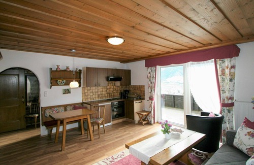 Pfons Apartment | Nice apartment for 5 guests with TV, terrace and panoramic view