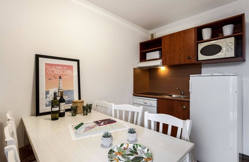 Le Verdon-sur-Mer Apartment | Nice apartment for 8 guests with pool, WIFI, TV, terrace, pets allowed and parking